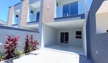 Sobrado Geminado à Venda em Jaraguá do Sul com 2 suítes - Bairro Tifa Martins