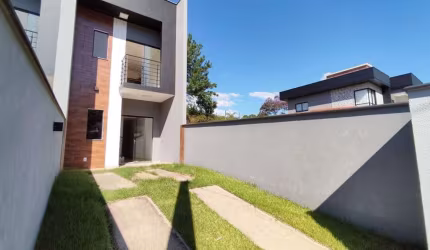 Sobrado Geminado à venda, 2 quartos, sendo 2 suítes, Bairro Tifa Martins, Jaraguá do Sul/ SC.