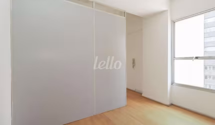 Sala comercial com 1 sala para alugar na Praça da Liberdade, --, Liberdade, São Paulo, 49 m2 por R$ 1.200