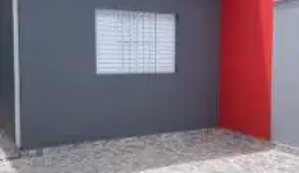 Linda casa no bairro Balneário Gaivota, em Itanhaém - lado praia em rua calçada.