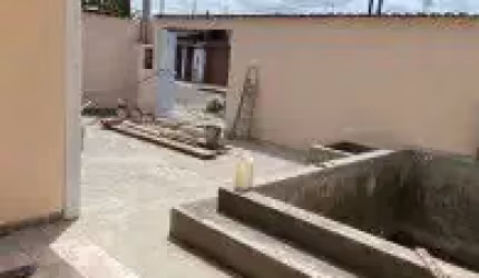 Casa no bairro Agenor dos Campos, em Itanhaém - localizado lado praia, em rua calçada.