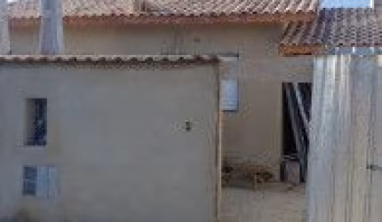 Casa no bairro Bopiranga, em Itanhaém - ficando lado praia, em rua calçada.