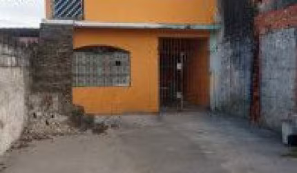 Casa no bairro Nossa Senhora do Sion, em Itanhaém - localizado lado praia, em rua calçada.