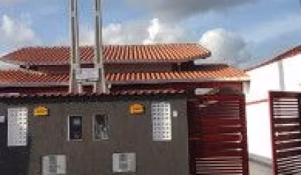 Casa no bairro Savoy 2, em Itanhaém - localizada no lado serra, em rua calçada.
