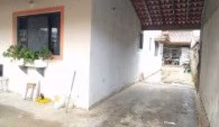 Casa no bairro Balneário Gaivota, em Itanhaém - localizado lado praia, em rua calçada.