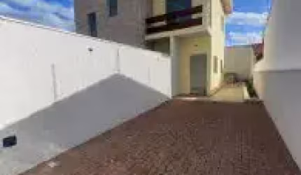 Casa Sobreposta no bairro Bopiranga, em Itanhaém - sendo lado praia, com acesso asfaltado.