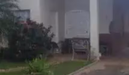 Belíssima casa no bairro Jardim Jamaica, em Itanhaém - sendo lado praia, em rua pavimentada.