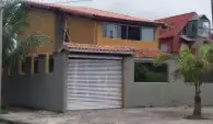 Casa no bairro Jardim Regina, em Itanhaém - sendo de frente ao mar, em rua asfaltada.