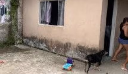 Casa no bairro Jardim São Pedro, em Itanhaém - sendo no lado praia, em rua de terra.