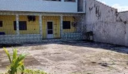 Casa no bairro Balneário Gaivota, em Itanhaém - sendo lado praia, em rua asfaltada.