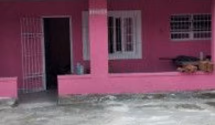 Casa no bairro Jardim Suarão, em Itanhaém - sendo lado serra, em rua calçada.