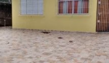 Casa no bairro Jardim das Palmeiras, em Itanhaém - sendo lado praia, em rua calçada.