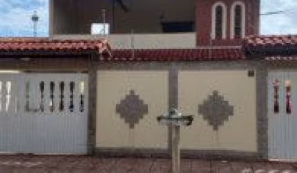 Casa no bairro Jardim Jamaica, em Itanhaém - sendo lado praia, em rua calçada.
