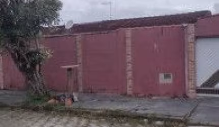 Casa + comércio no bairro Balneário Gaivota, em Itanhaém - sendo lado praia, em rua calçada.