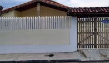 Casa no bairro Belas Artes, em Itanhaém - sendo lado praia.