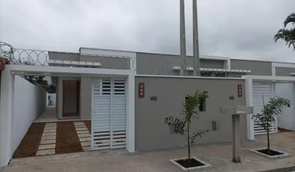 Ótima casa no bairro Cibratel 2, em Itanhaém - ótima localização, em rua calçada.