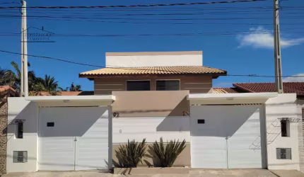 Ótima casa no bairro Tupy, em Itanhaém - sendo lado praia, em rua calçada.