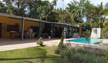 Excelente chácara no Jardim Aguapeú, em Itanhaém - localizada lado serra, em rua de terra.