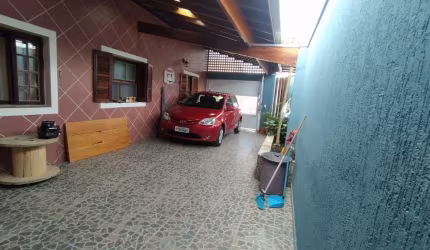 Ótima casa no bairro Suarão, em Itanhaém - localizada lado serra.