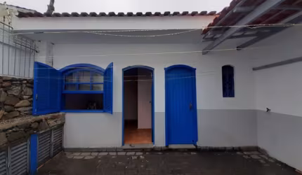 Ótima casa no bairro Cibratel 1, em Itanhaém - localizada lado praia, em rua calçada.