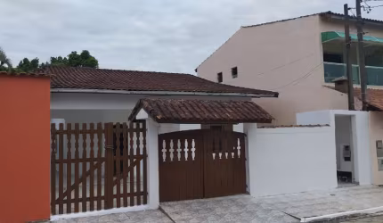 Casa no bairro Jardim Suarão, em Itanhaém - Possui edícula * Aceita financiamento bancário!!