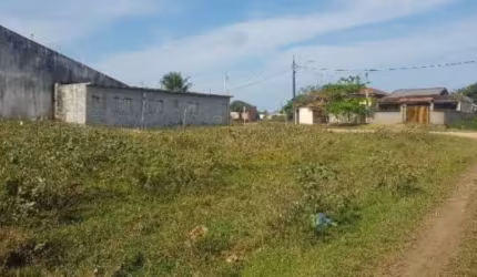 Terreno de esquina à venda no bairro Jardim Marambá, em Itanhaém.