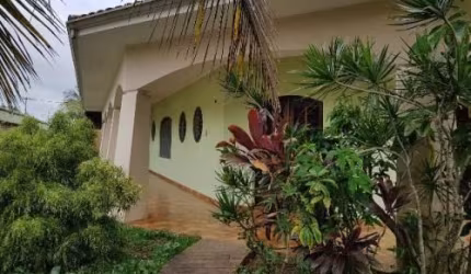 Excelente casa à venda no bairro Praia do Sonho, em Itanhaém ** Sendo lado praia, em rua calçada.