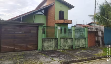Ótimo sobrado à venda no bairro Bopiranga, em Itanhaém ** Localizado lado praia, em rua calçada.