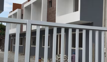 Casa em condomínio no bairro Belas Artes, em Itanhaém ** Localizada lado praia, em rua calçada.