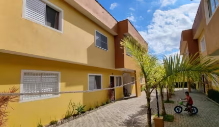 Casa em condomínio no bairro Jardim das Palmeiras, em Itanhaém ** Aceita financiamento bancário!!