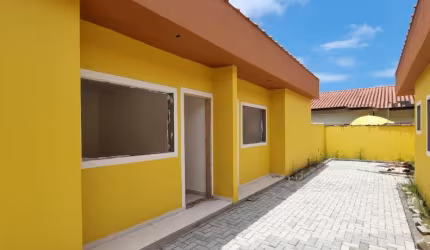 Casa com piscina em condomínio no bairro Cibratel 2, em Itanhaém * Lado praia, em rua calçada.