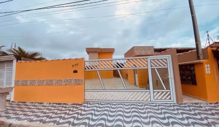 Sobrado à venda em condomínio no bairro Cibratel 2, em Itanhaém ** Localizado lado praia, em rua calçada.