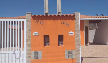Casa à venda no bairro Jardim Grandesp, em Itanhaém ** Localizada lado praia, em rua pavimentada.