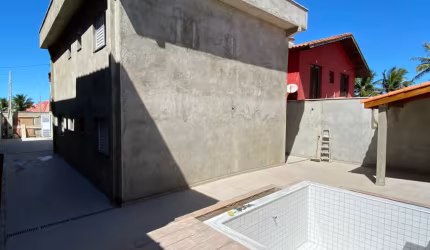 CASA SOBREPOSTA FRENTE MAR EM ITANHAÉM -