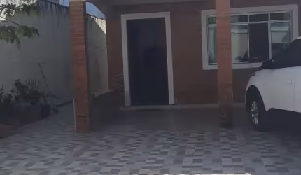 CASA A VENDA EM ITANHAEM - CIBRATEL II - COM PISCINA E CHURRASQUEIRA .