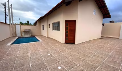 CASA NOVA COM PISCINA A VENDA EM ITANHAEM - LITORAL DE SP.