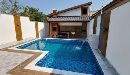 Casa 3 dormitórios com piscina no Palmeiras II - Itanhaém-SP