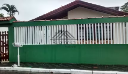 CASA A VENDA NO SUARÃO A 200M DO MAR - ITANHAEM /SP.