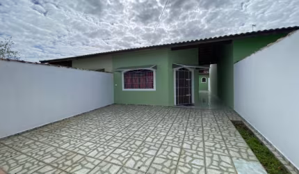 CASA A VENDA EM ITANHAÉM A 540M DO MAR