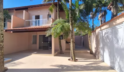 CASA NO CENTRO DE ITANHAÉM COM 4 DORMITÓRIOS E PISCINA