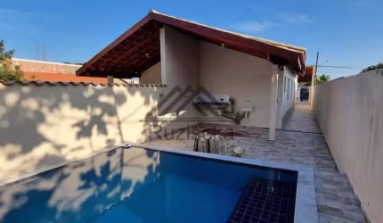 CASA NOVA COM PISCINA A VENDA EM ITANHAEM A 1200M DO MAR .