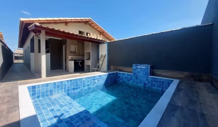 CASA NOVA COM PISCINA Á 1300 METROS DO MAR - ITANHAÉM/SP.