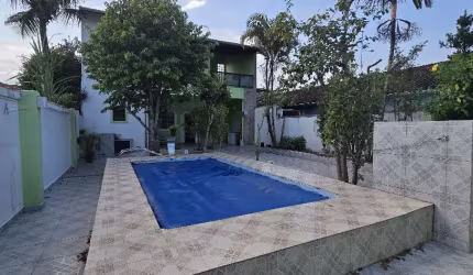 Excelente casa com piscina e 03 dormitórios na praia do Suarão em Itanhaém.