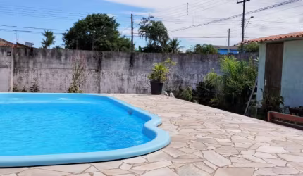 Casa com piscina á venda em Itanhaém - litoral de SP .