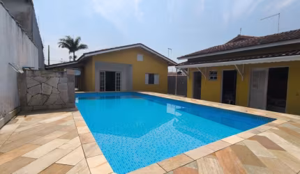 Casa a venda com piscina á 400m do mar - Itanhaém/SP.