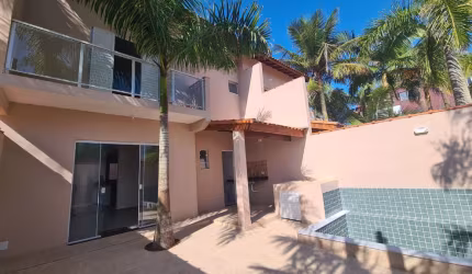 CASA NO CENTRO DE ITANHAÉM COM 3 DORMITÓRIOS E PISCINA