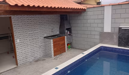 Casa á venda em Itanhaém com piscina e churrasqueira - Itanhaém/SP.