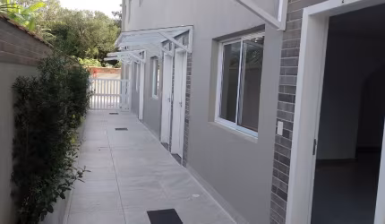 Casa em condomínio com excelente padrão de acabamento
