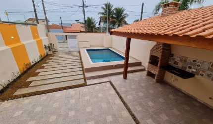 Casa Sobreposta com piscina á 200m do mar - Itanhaém/SP.