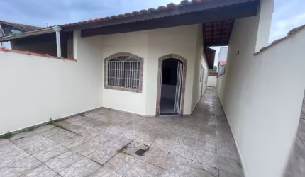 Casa no Balneário Tupy em Itanhaém á 800m do mar